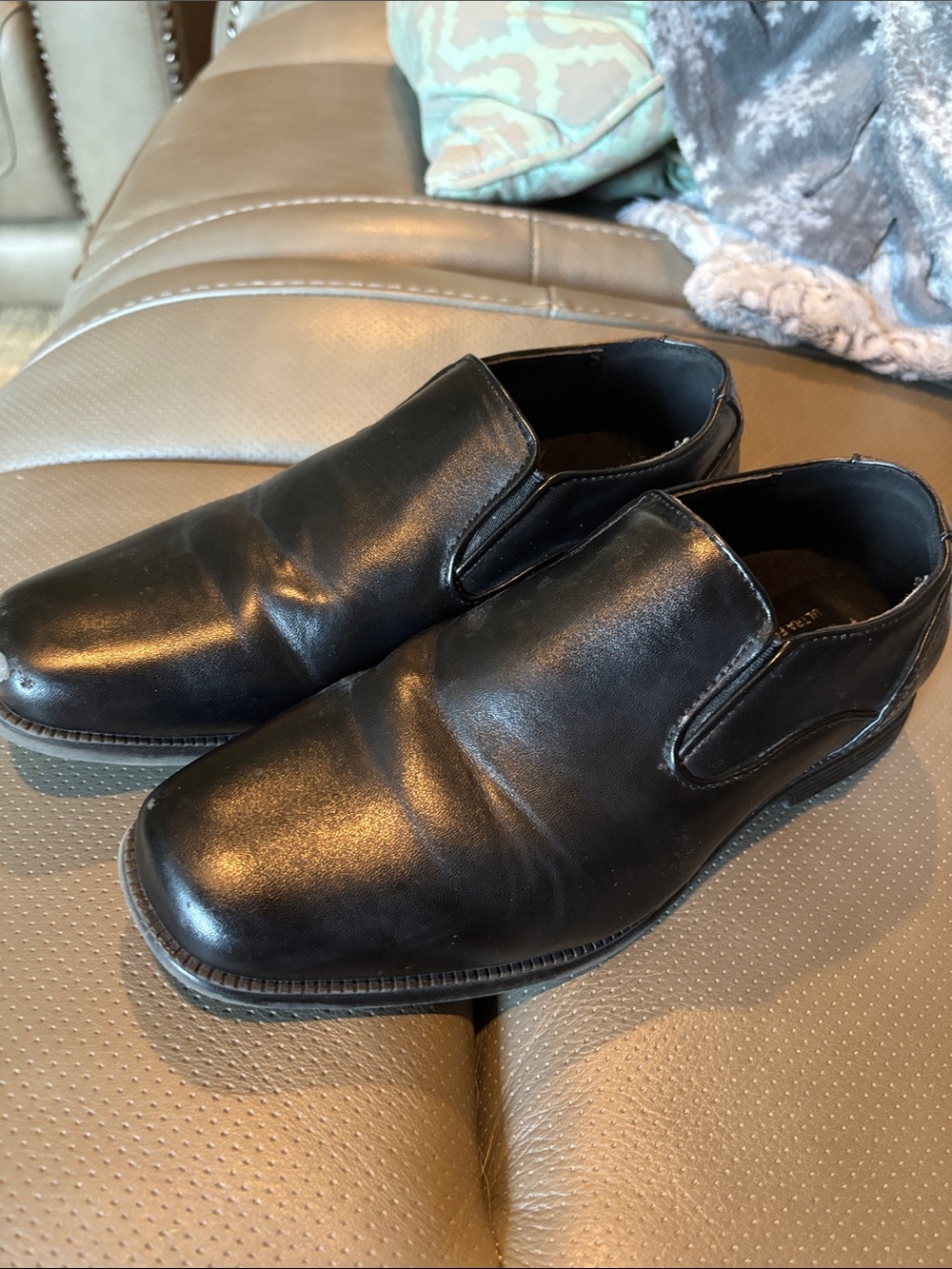 Perry Ellis Men's Black Leather Slip-On Loafers